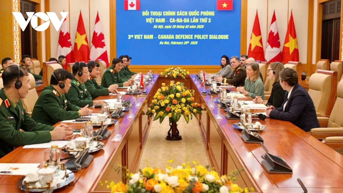 Vietnam and Canada discuss defence cooperation in Hanoi